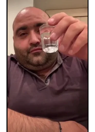 Стикер Стикер -