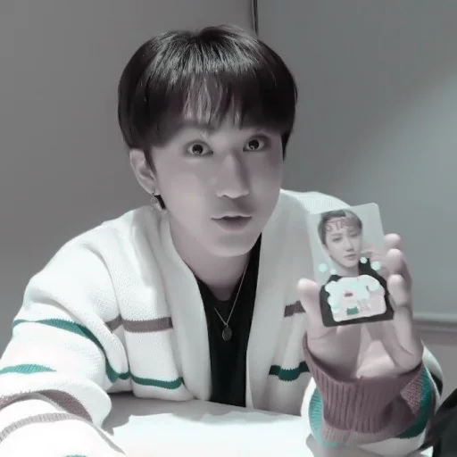 あ 𝘮𝘰𝘰𝘥 𝘤𝘩𝘢𝘯𝘨𝘣𝘪𝘯 :; by @seduiisantee あ 𝘮𝘰𝘰𝘥 𝘤𝘩𝘢𝘯𝘨𝘣𝘪𝘯 :; by @seduiisantee - person
