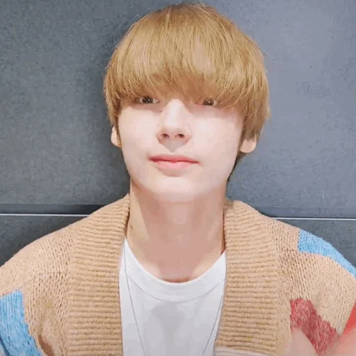 '𝙷𝚞𝚎𝚗𝚒𝚗𝚐𝙺𝚊𝚒' @VanteSticker '𝙷𝚞𝚎𝚗𝚒𝚗𝚐𝙺𝚊𝚒' @VanteSticker - Человек