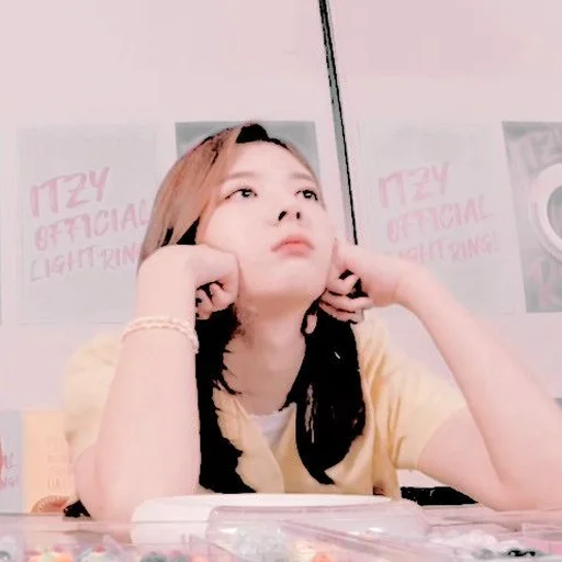 ★ ˖ lia itzy @stickerrroleplayer ★ ˖ lia itzy @stickerrroleplayer -